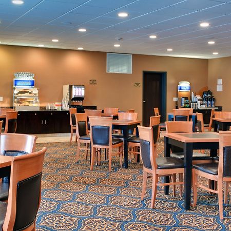 Holiday Inn Express Airport Calgary By Ihg Extérieur photo