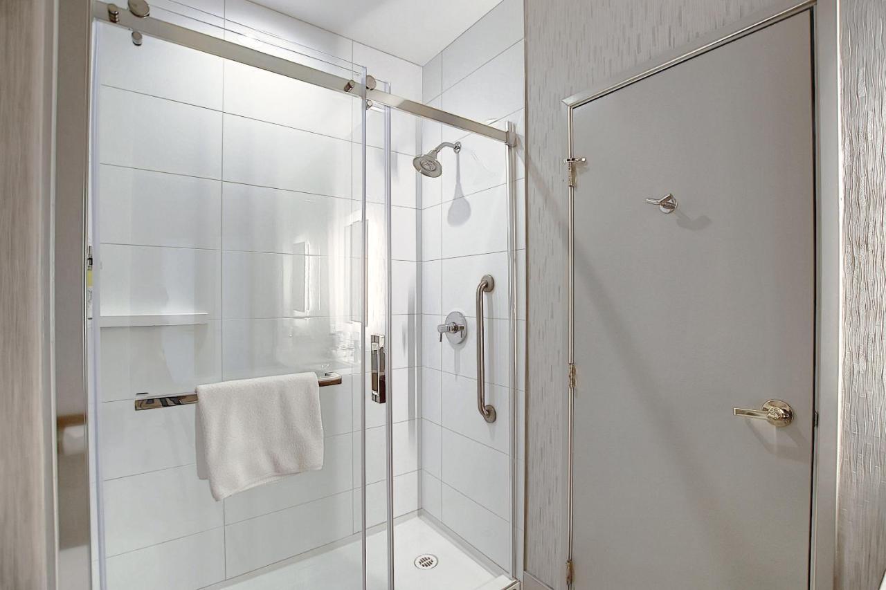 Holiday Inn Express Airport Calgary By Ihg Extérieur photo
