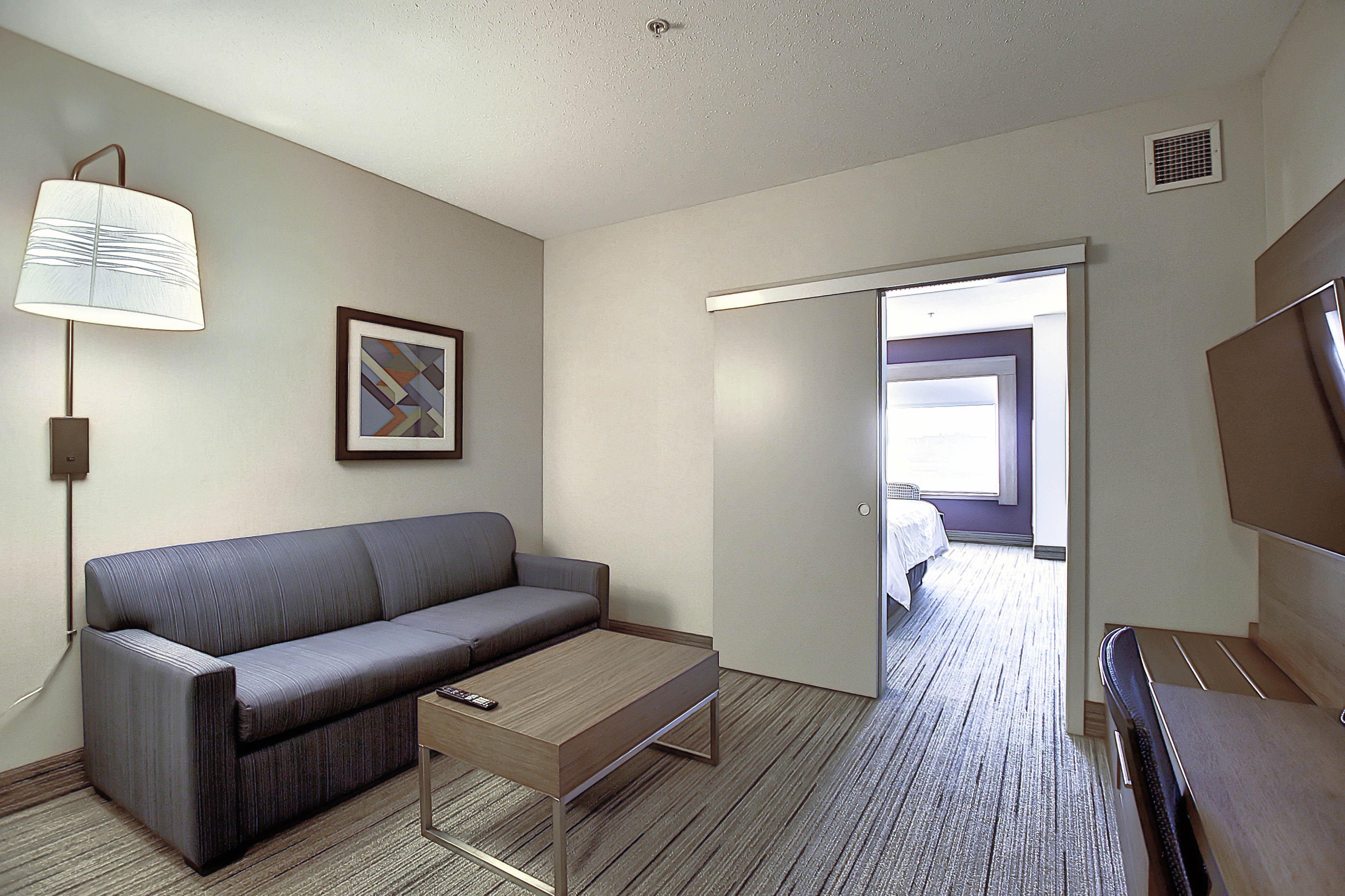 Holiday Inn Express Airport Calgary By Ihg Extérieur photo