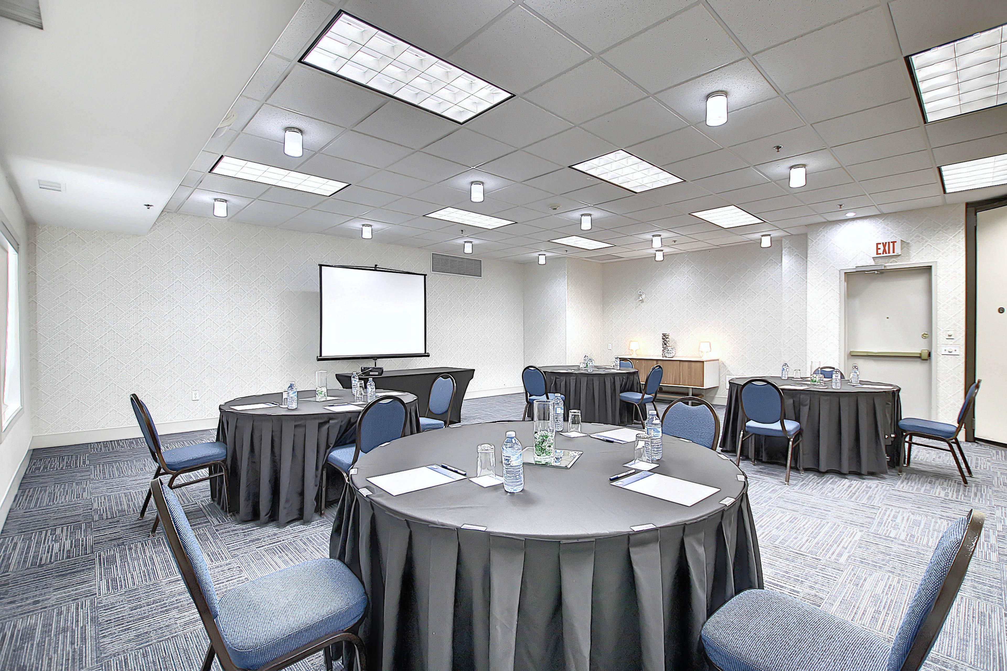 Holiday Inn Express Airport Calgary By Ihg Extérieur photo