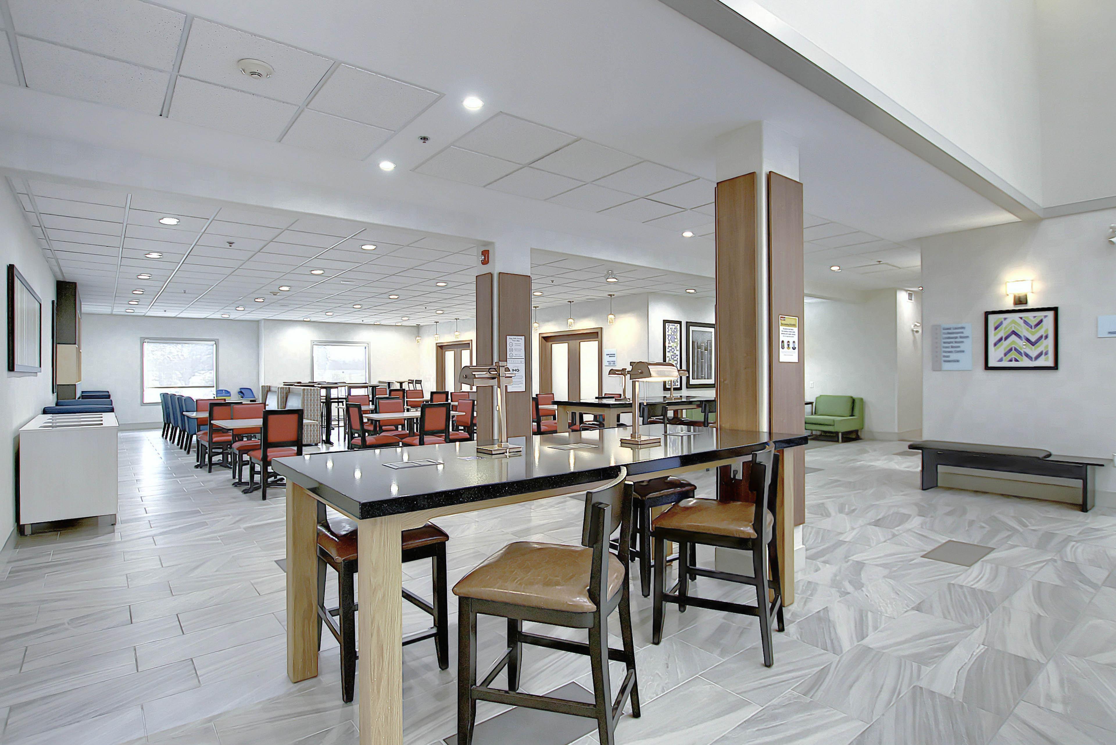 Holiday Inn Express Airport Calgary By Ihg Extérieur photo