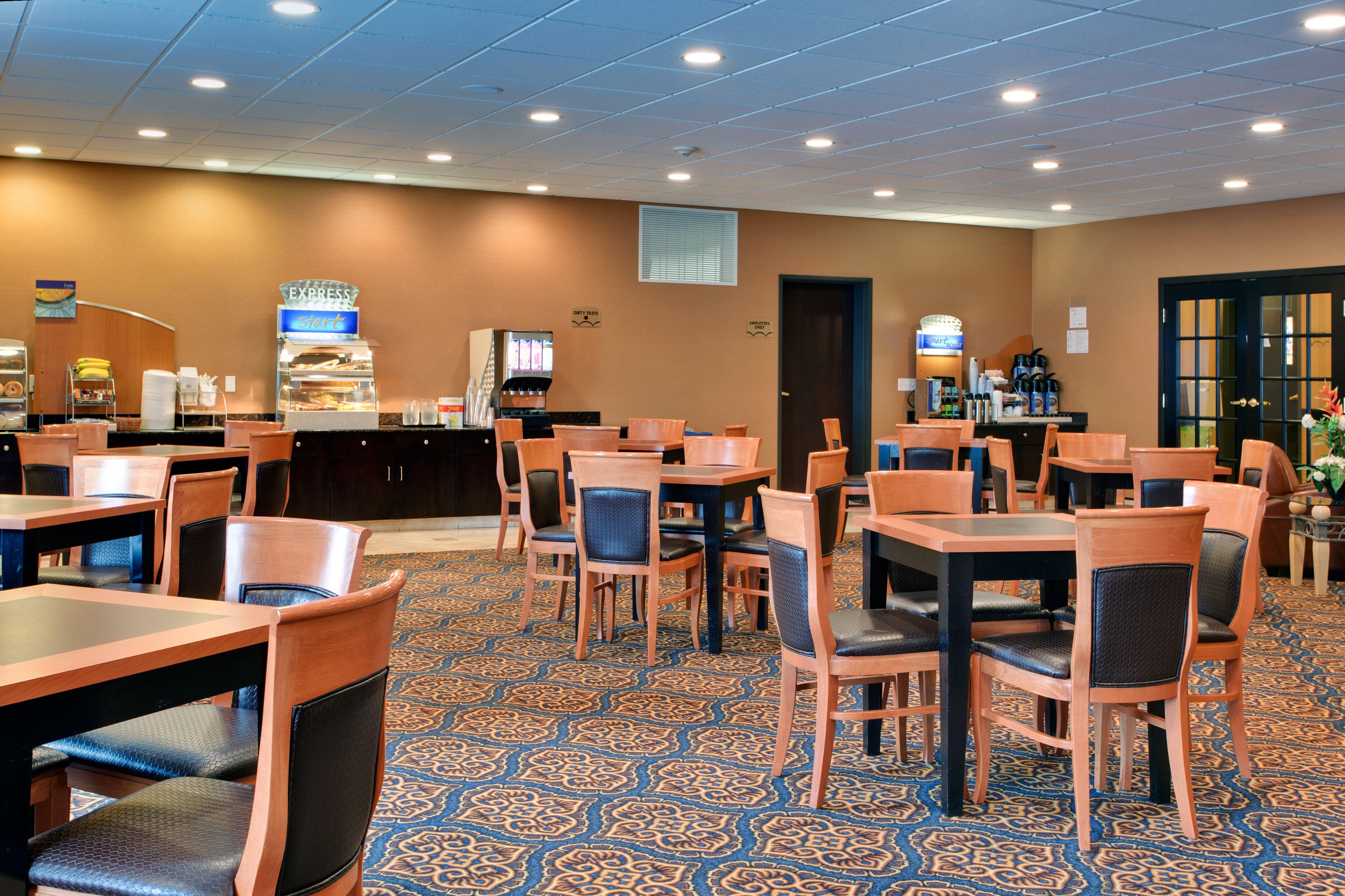 Holiday Inn Express Airport Calgary By Ihg Extérieur photo