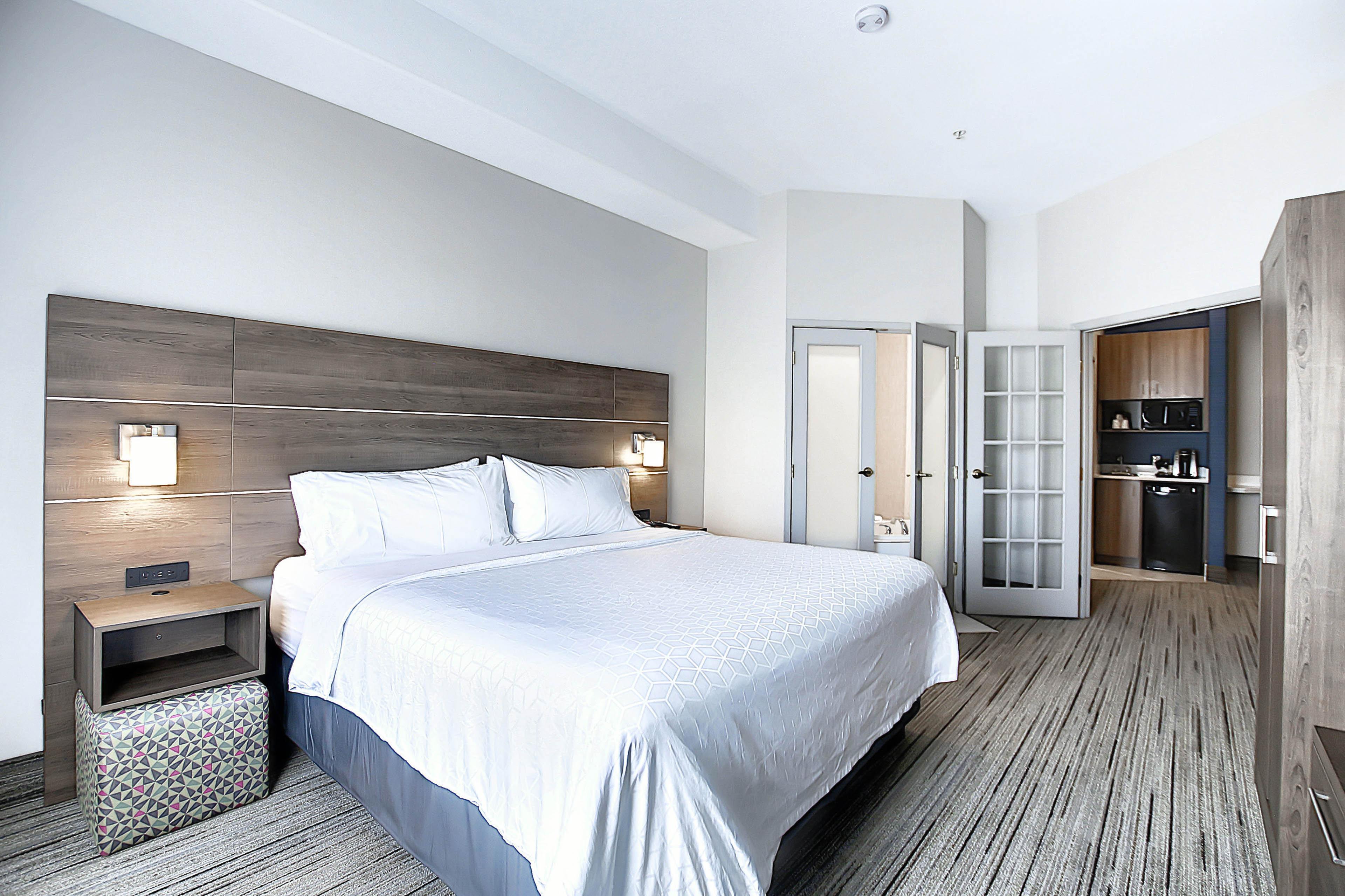 Holiday Inn Express Airport Calgary By Ihg Extérieur photo