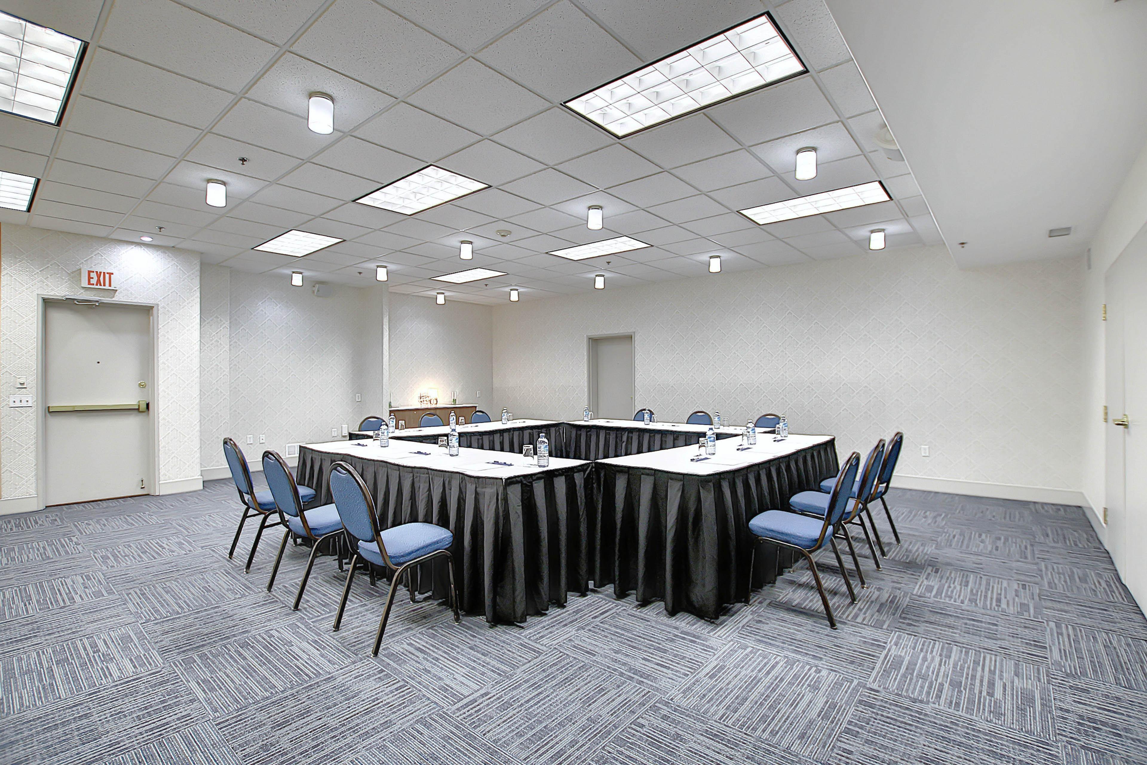 Holiday Inn Express Airport Calgary By Ihg Extérieur photo