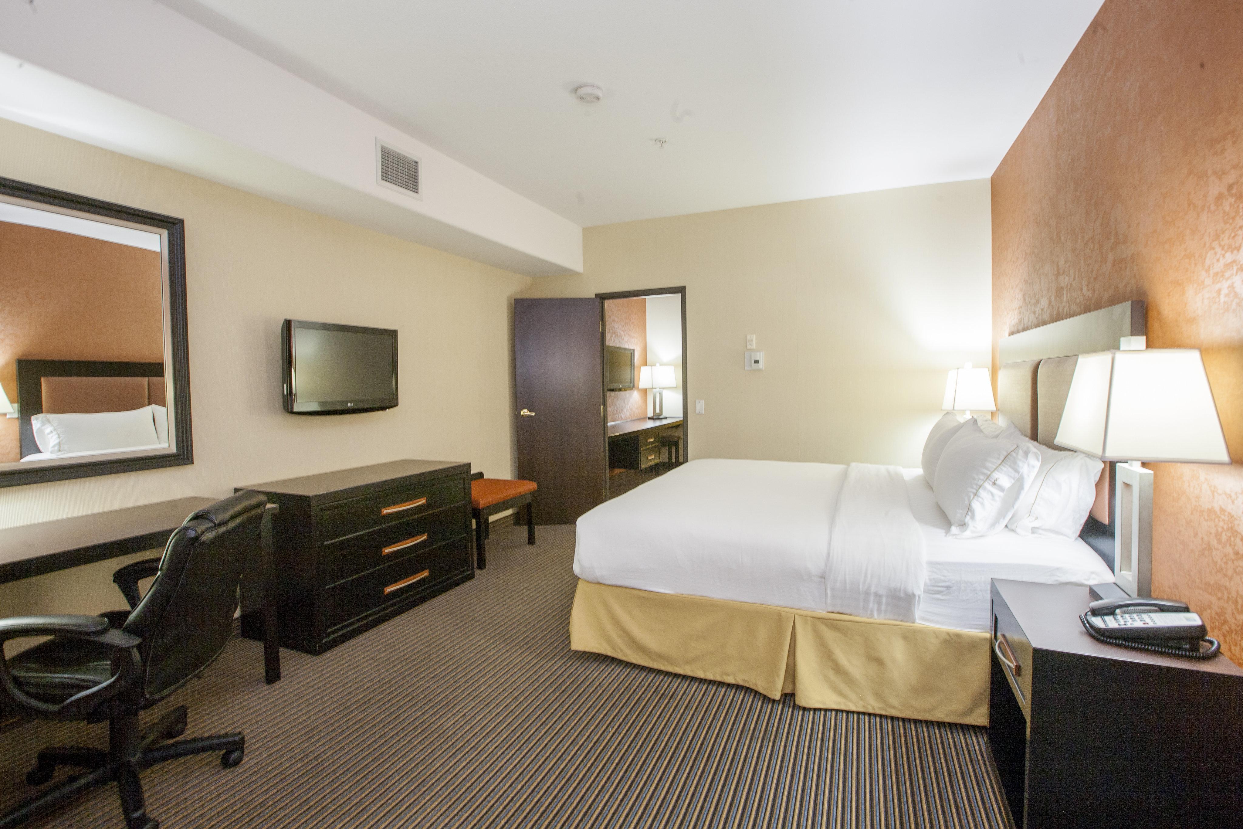 Holiday Inn Express Airport Calgary By Ihg Extérieur photo