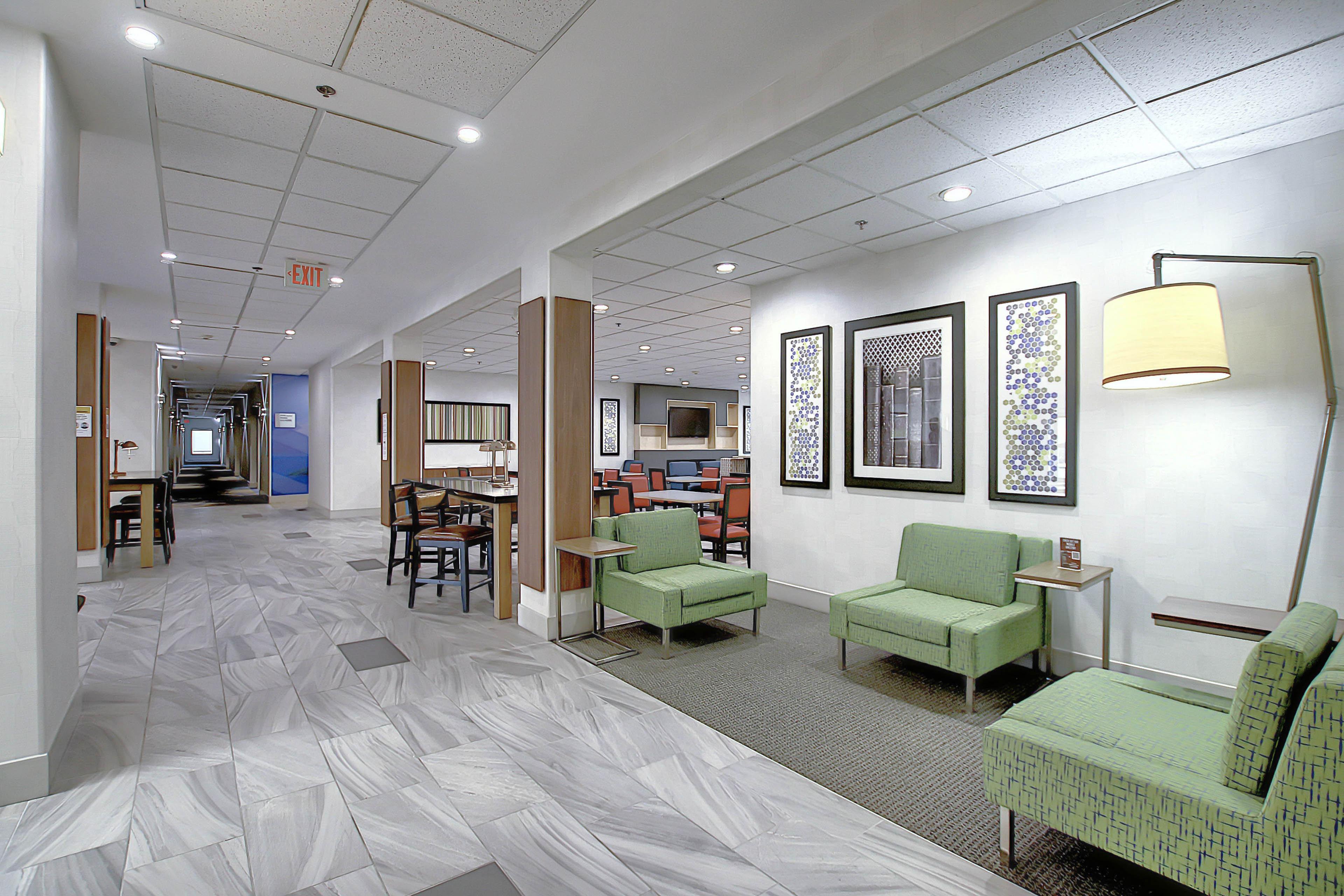 Holiday Inn Express Airport Calgary By Ihg Extérieur photo