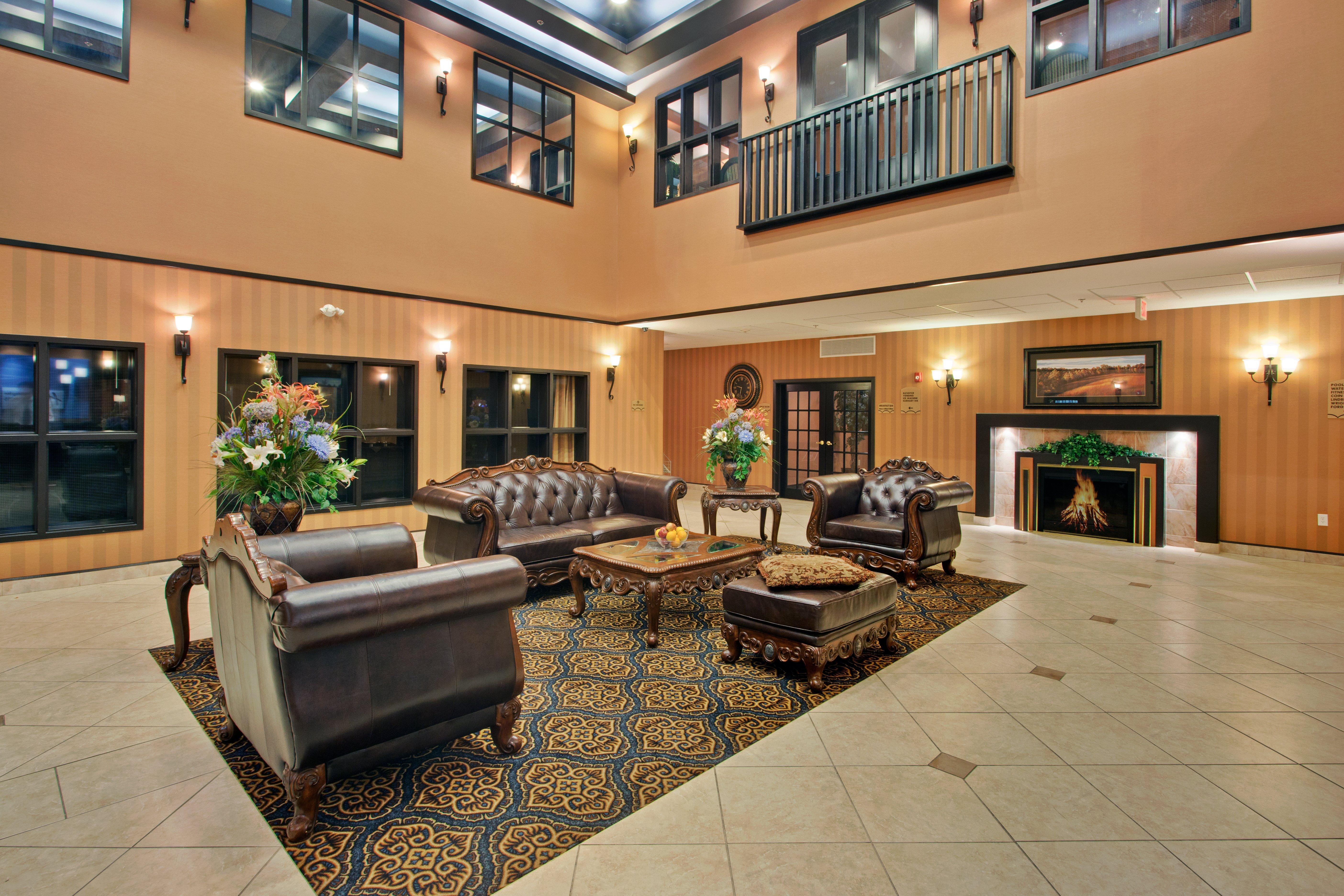 Holiday Inn Express Airport Calgary By Ihg Extérieur photo