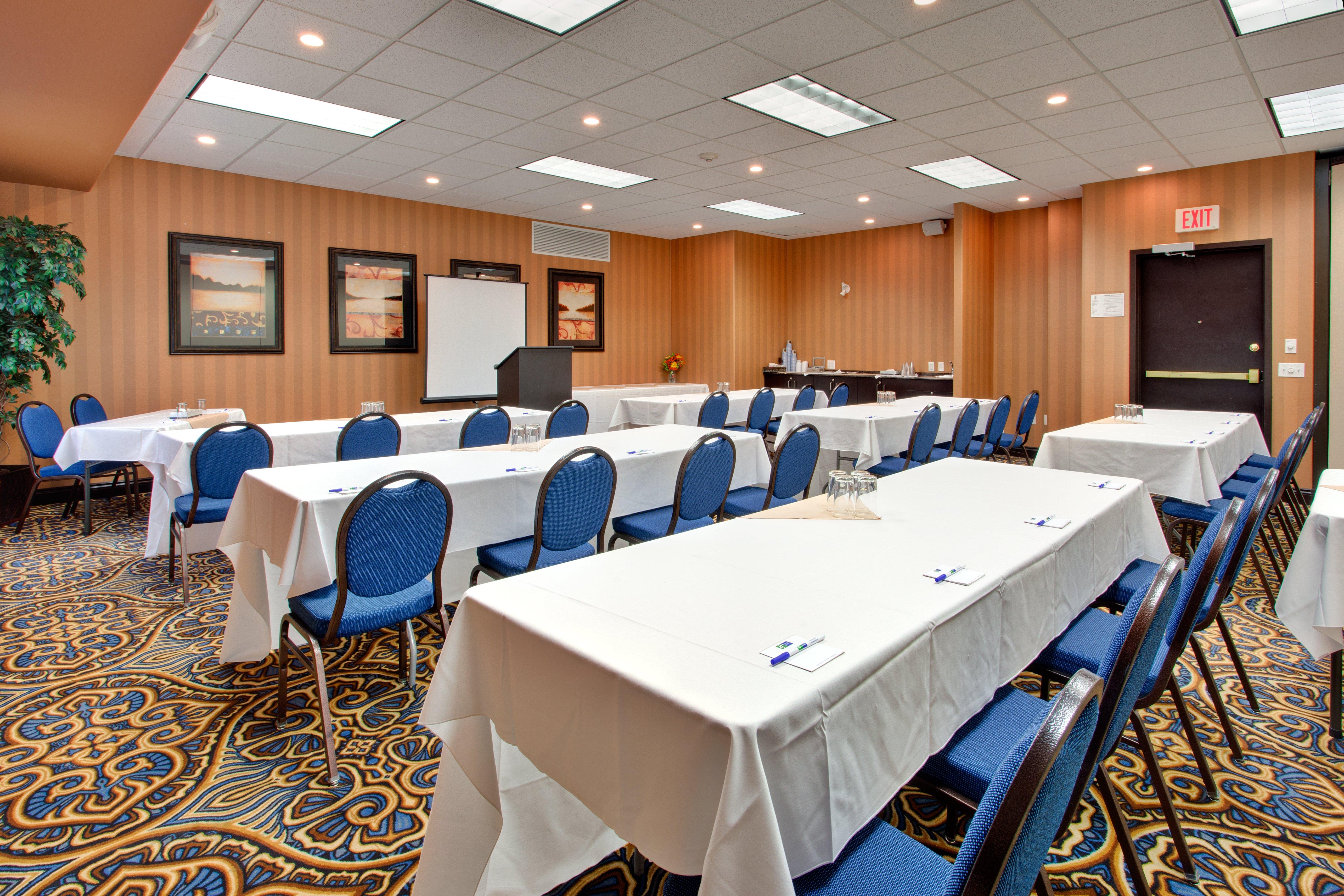 Holiday Inn Express Airport Calgary By Ihg Extérieur photo