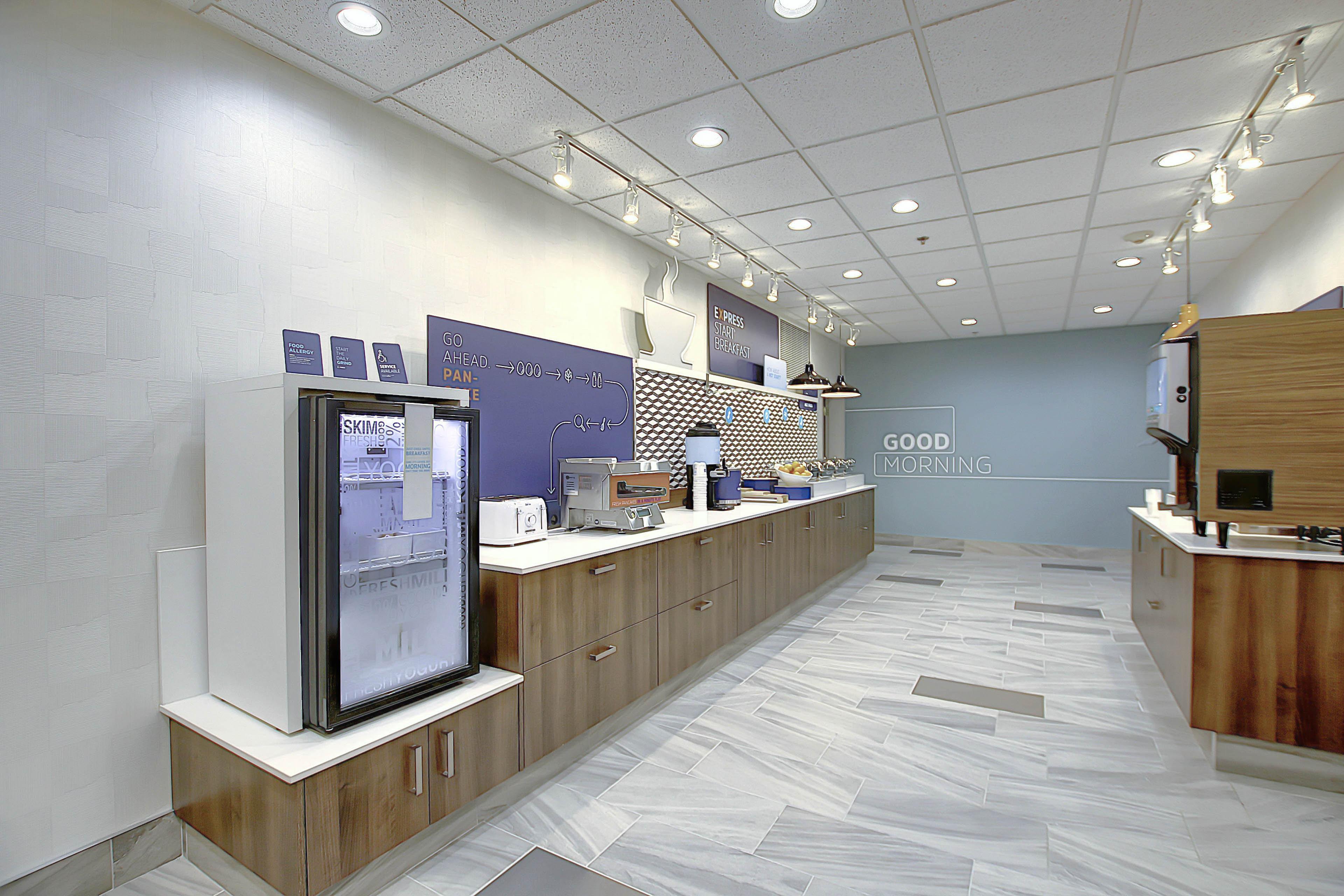 Holiday Inn Express Airport Calgary By Ihg Extérieur photo