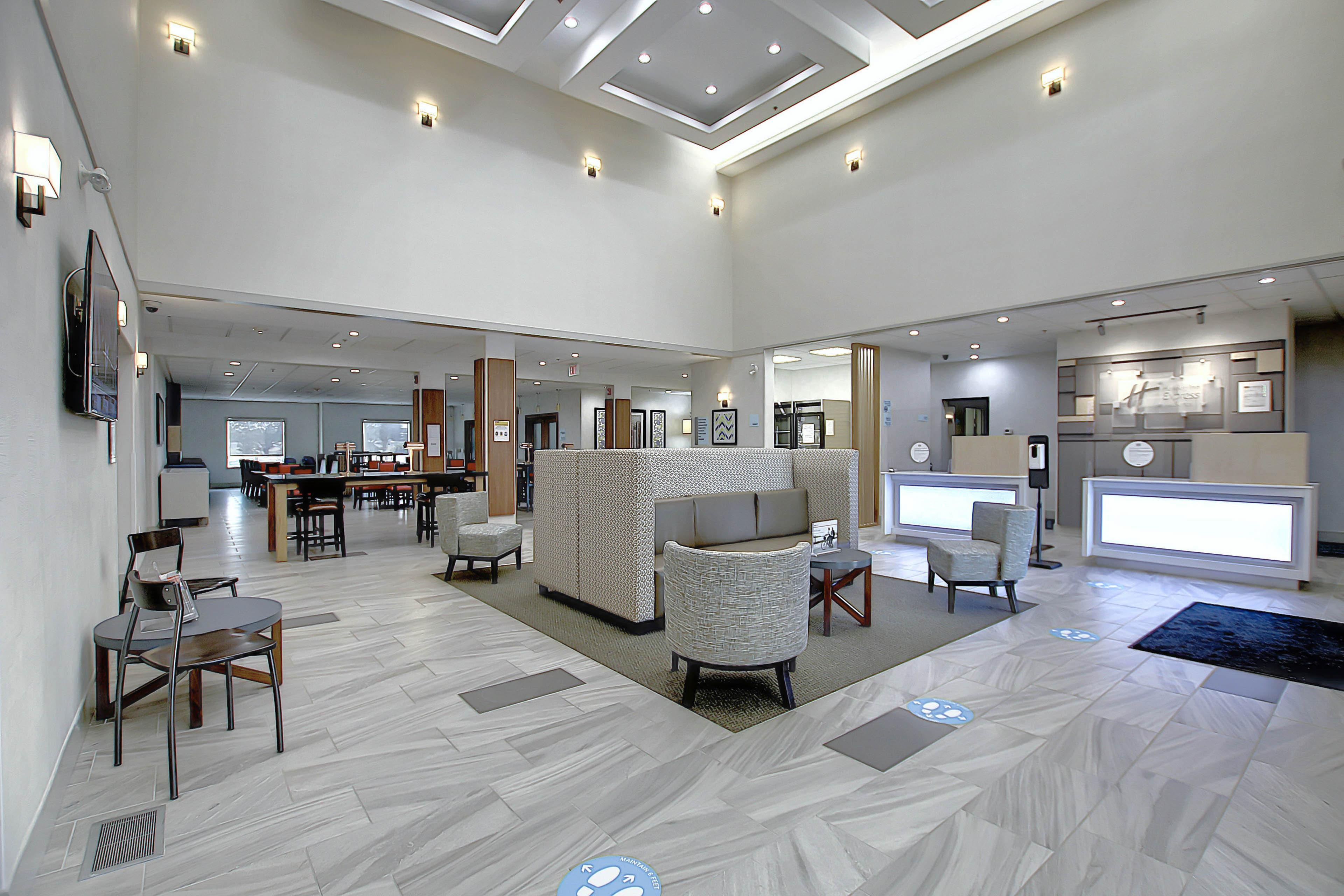 Holiday Inn Express Airport Calgary By Ihg Extérieur photo