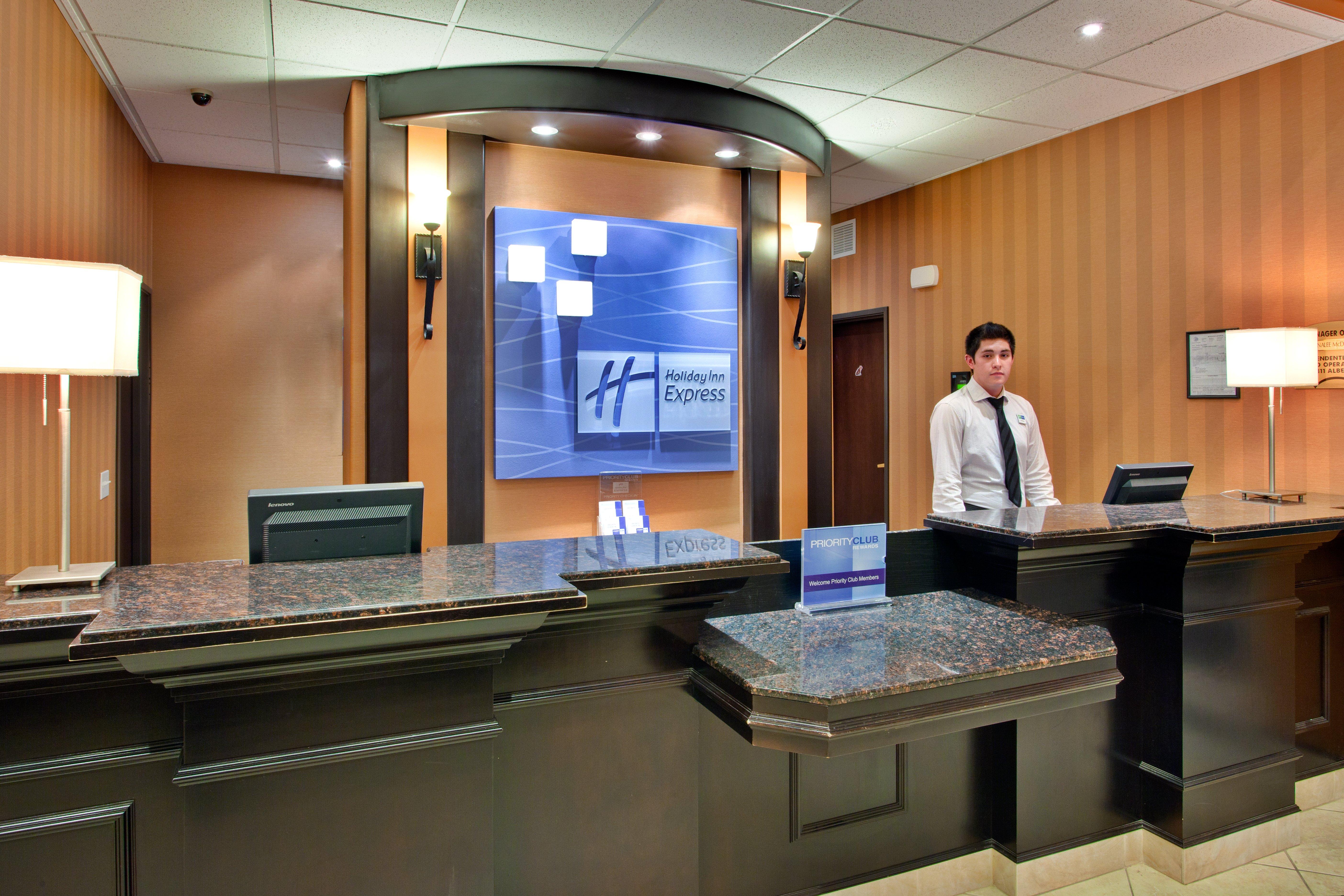 Holiday Inn Express Airport Calgary By Ihg Extérieur photo