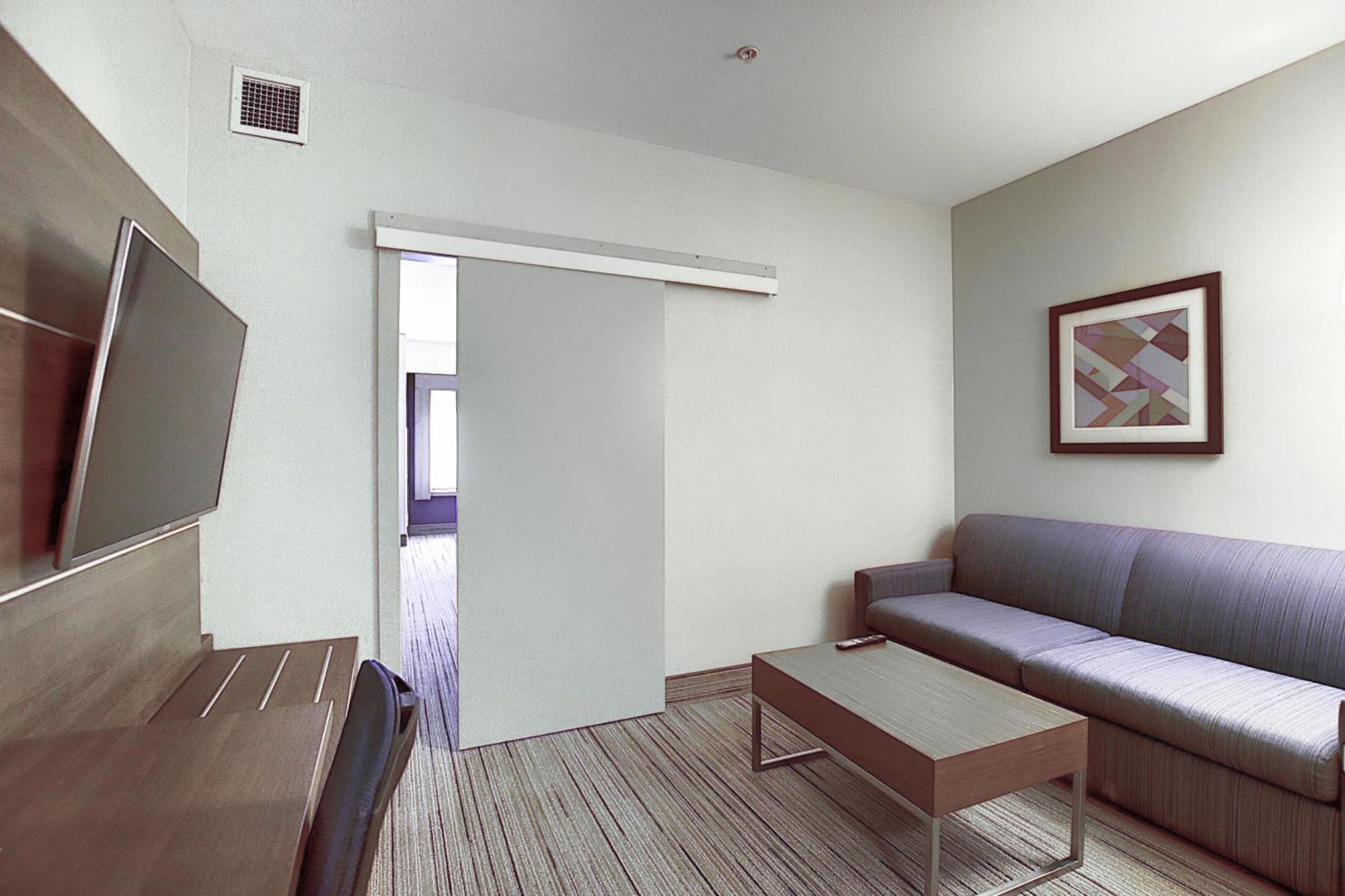 Holiday Inn Express Airport Calgary By Ihg Extérieur photo